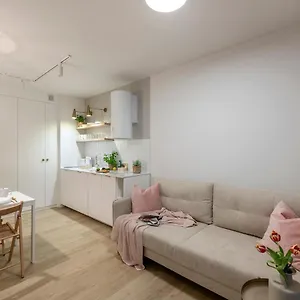 https://shortstaypoland-jagielloska-b122.warsawhotelspoland.com